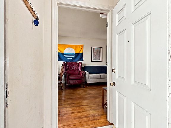 5th image of 1631 Jefferson St