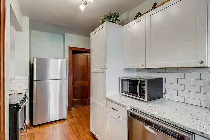 1472 Hamlet St — Photo 8
