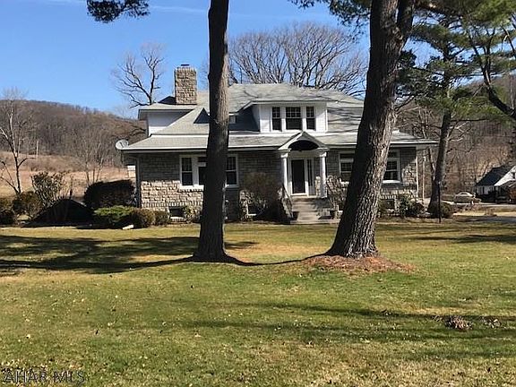 2nd image of 112 Aurora Ln