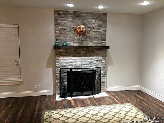 3rd image of 2704 W Mistletoe Ave