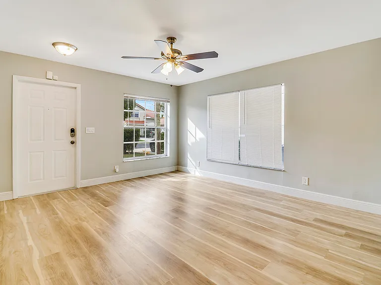 4881 McGill St — Photo 5