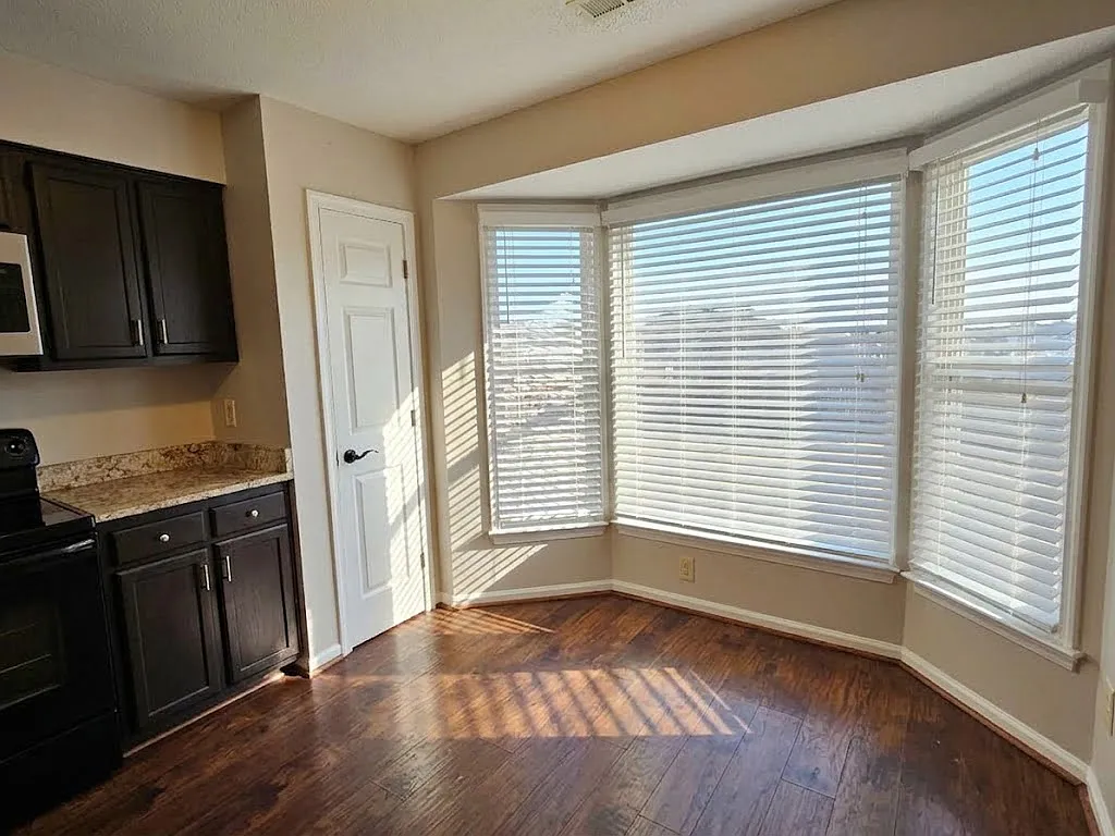 3 bed, 1350 sqft, $1,795 — Photo 4