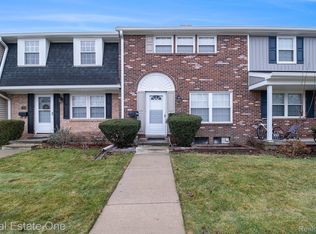 19606 Aqueduct Ct, Northville, MI 48167
