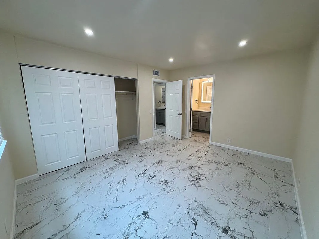3 bed, 2.5 bath, 1024 sqft, $3,150 — Photo 2