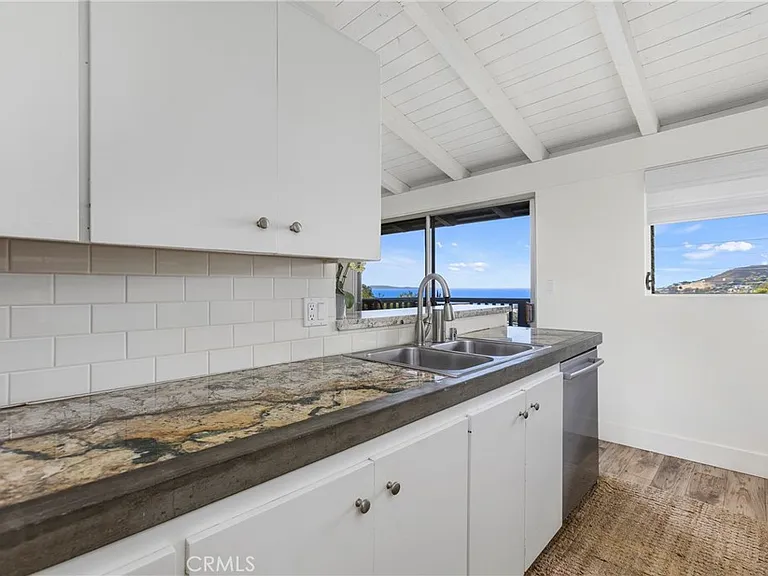 620 Temple Hills Dr — Photo 11