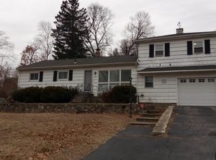 46 Glennon Ave, Dracut, MA 01826