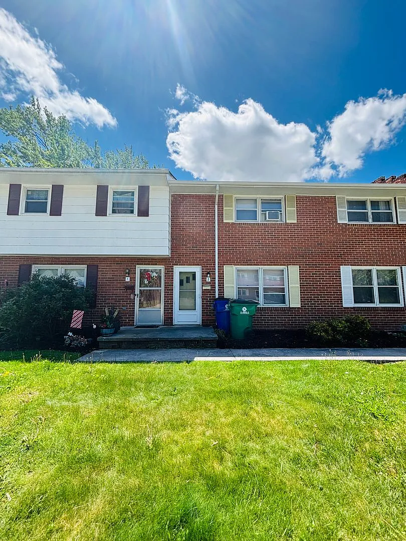 2 Bedroom 1 Bath Townhouse — Photo 1