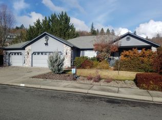 1678 NW Williamsburg Dr, Grants Pass, OR 97526