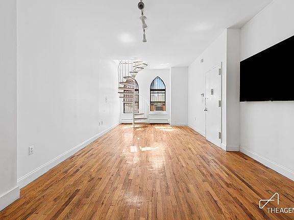 2nd image of 41 Bradhurst Ave