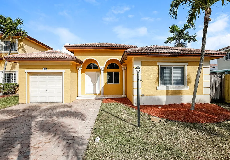 1241 NE 41st Pl