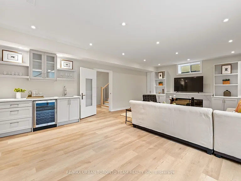 4 Drake Cres — Photo 37