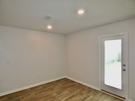 4th image of 5764 Guinevere Ln