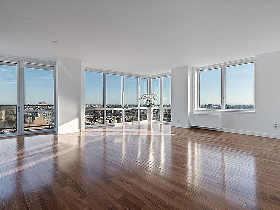 2nd image of 640 W 237th St APT 18A