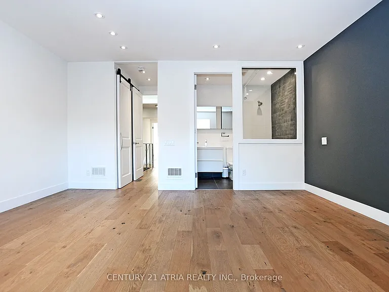10 Palmerston Ave — Photo 22