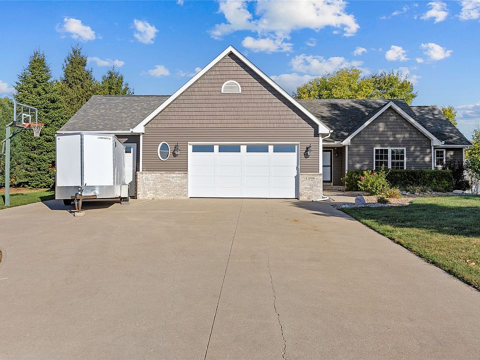 1st image of 1206 Winchester Cir NE
