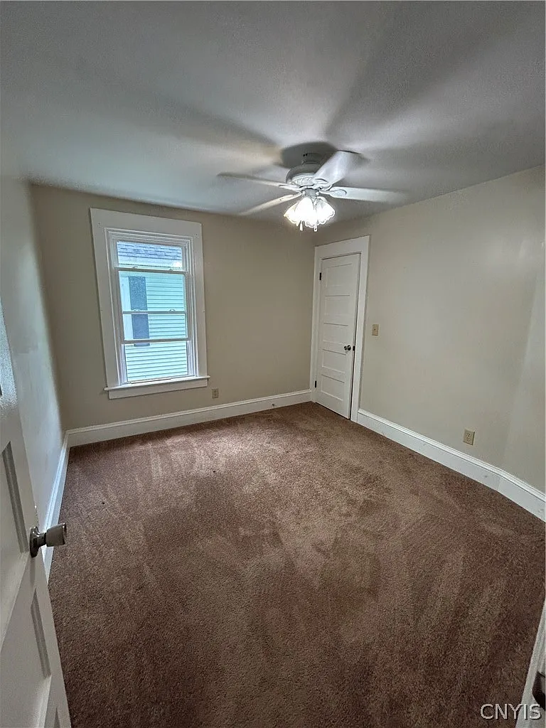 2 bed, 1.0 bath, 1700 sqft, $1,250 — Photo 4