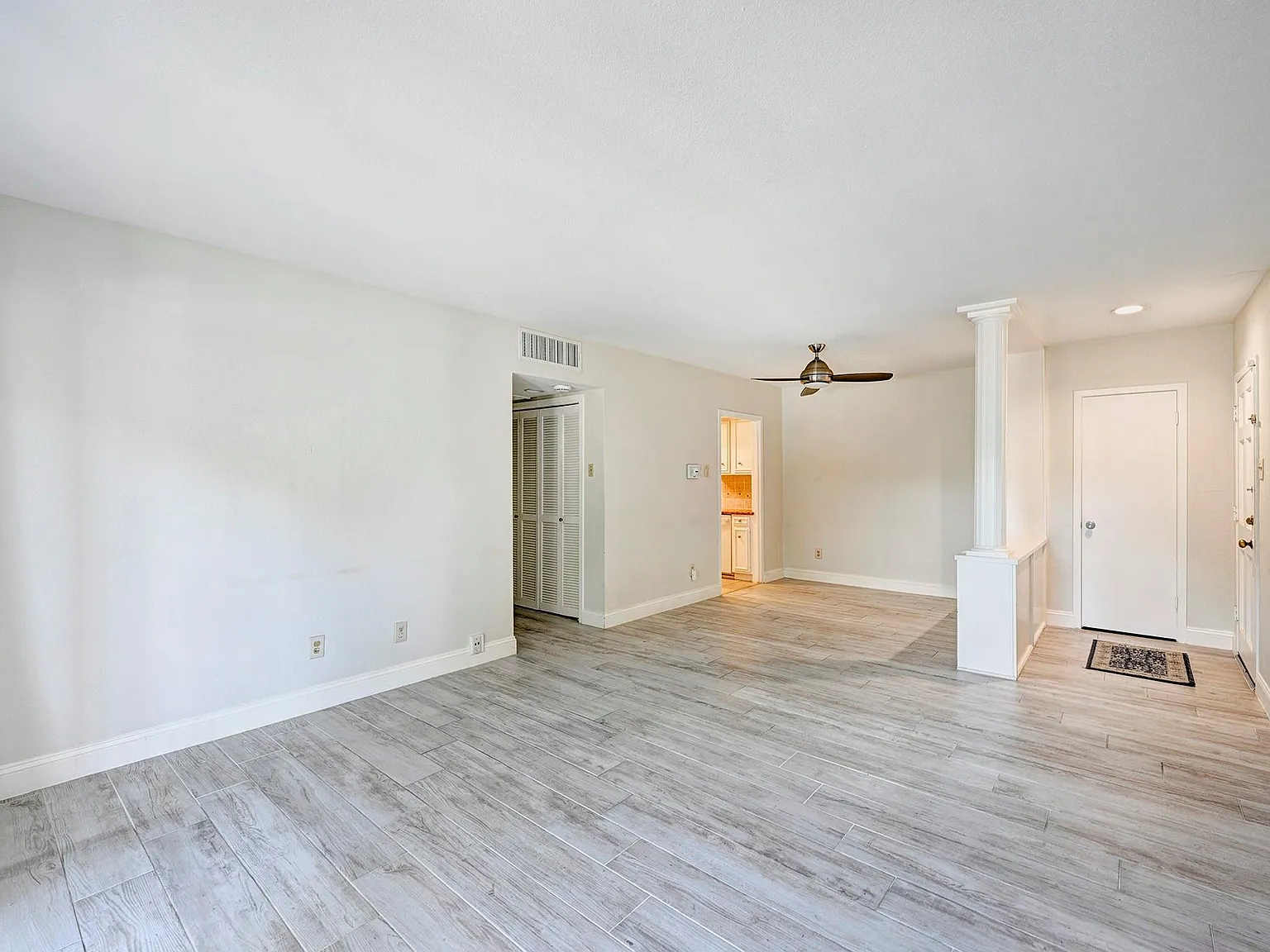 2 bed, 2.0 bath, 1052 sqft, $1,800 — Photo 2