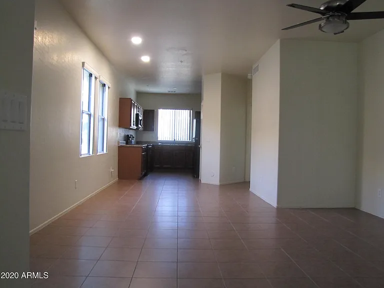 975 W Wendy Way — Photo 3