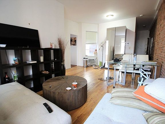 2nd image of 206 E 17th St #2