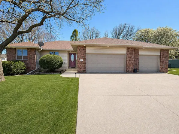 809 E 21st St, Yankton, SD 57078