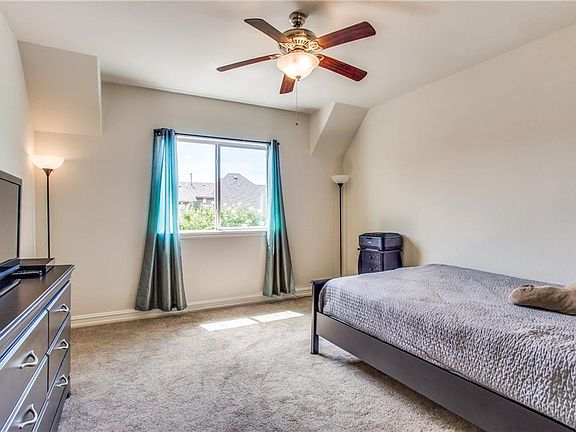 5th image of 3117 Aurora Dr
