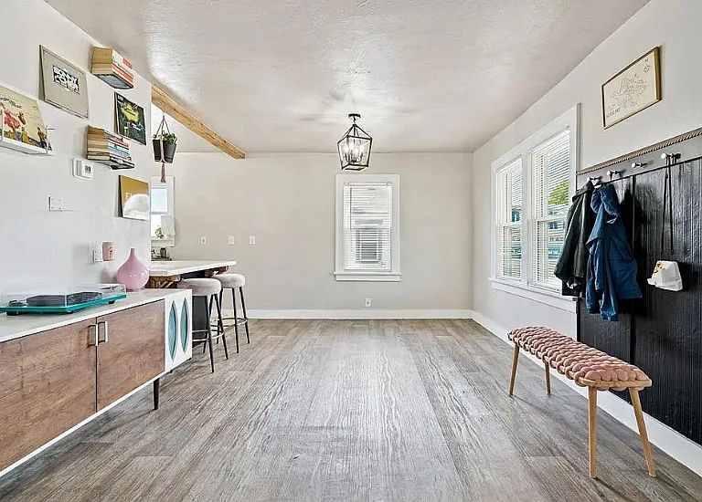 322 Mathews Ave — Photo 3