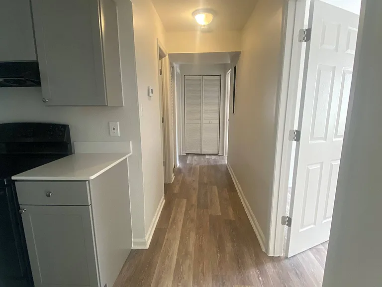 The Crescent at Lakeshore — Photo 10