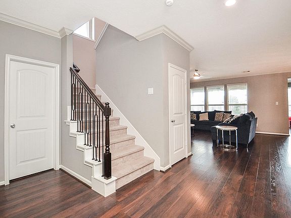 4th image of 3128 Laurel Bend Ln