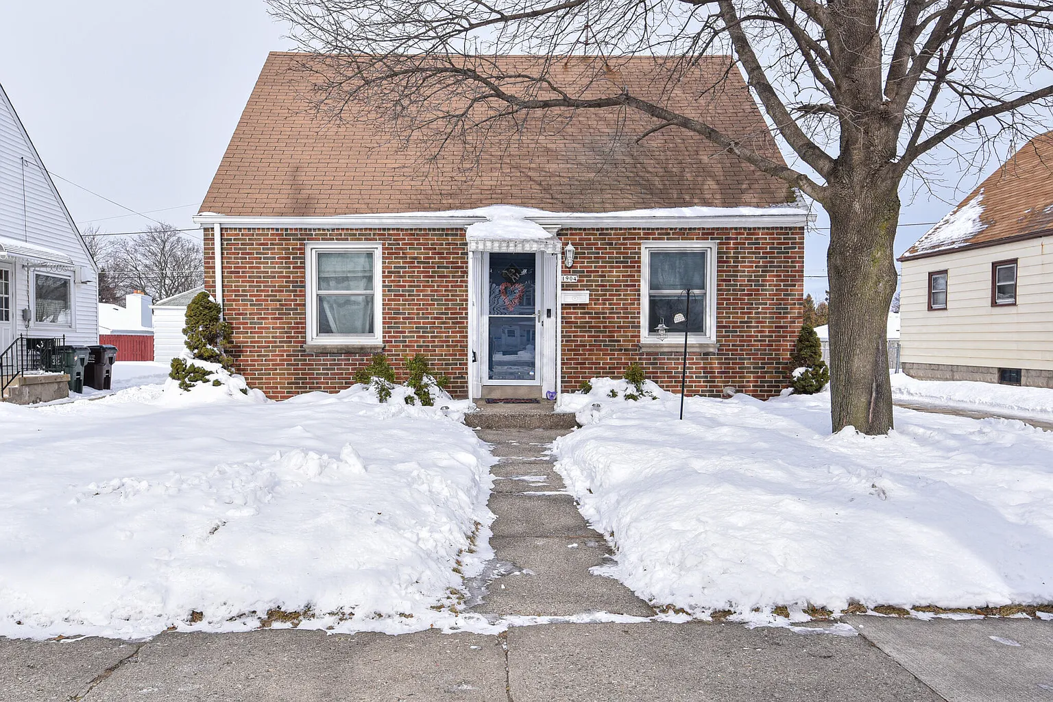 1904 E Norwich Ave photo 1