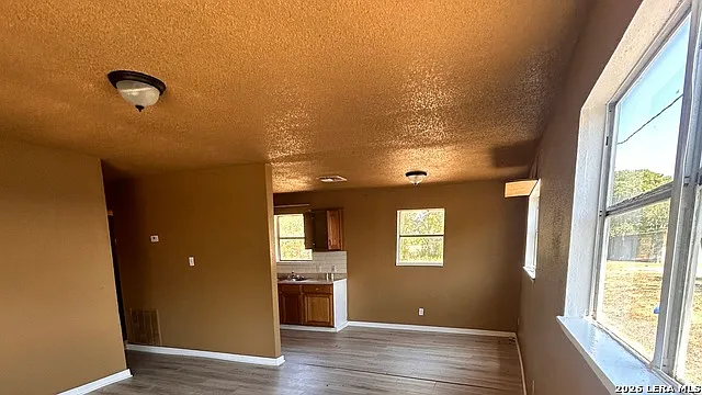 4 bed, 2.0 bath, 1176 sqft, $1,500 — Photo 2