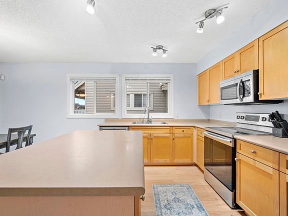 3rd image of 12050 17th Ave SW #6