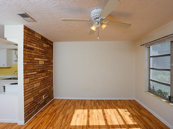 5th image of 2127 Roselawn St