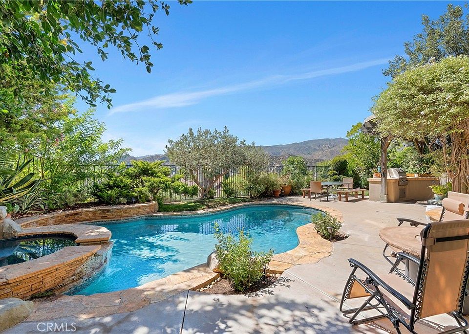 1st image of 25730 Hawthorne Pl