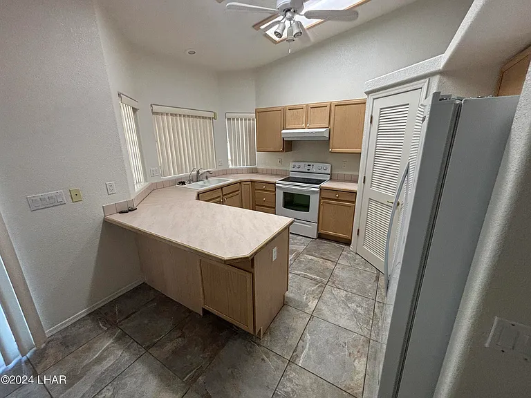 3720 Beachview Dr — Photo 7