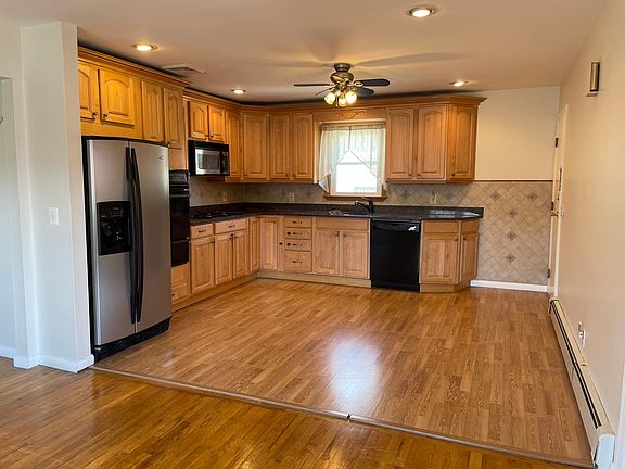 3rd image of 336 Kingsland Ave Floor 2