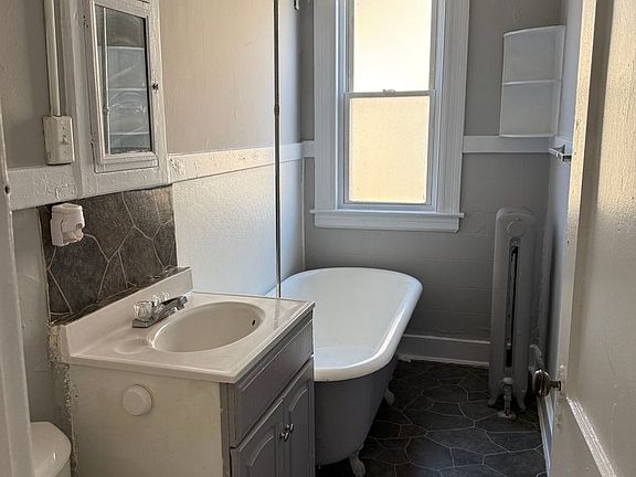 4th image of 21-23 Glendale Ave #C-1