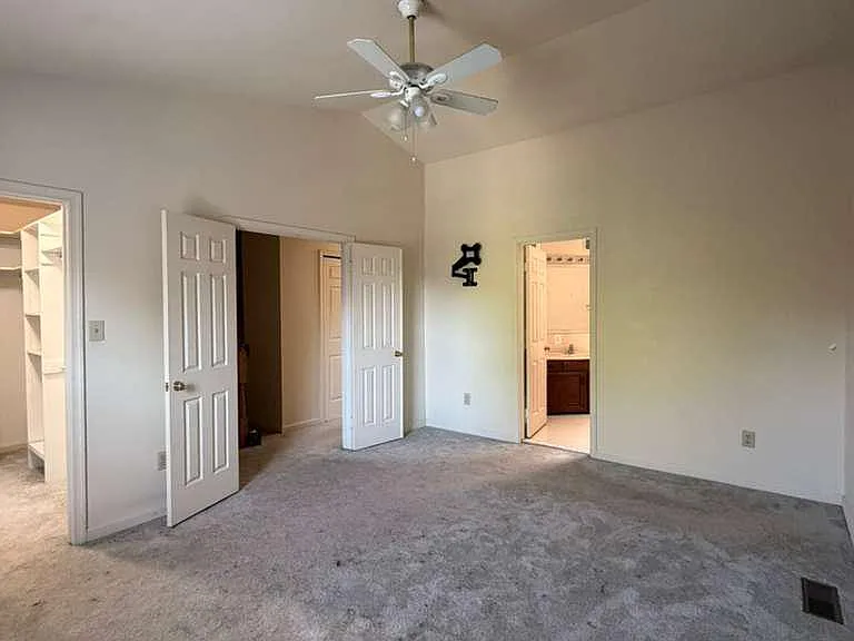 5976 Norham Dr — Photo 17