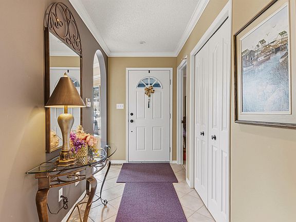 4th image of 85 Gervais Rd #33