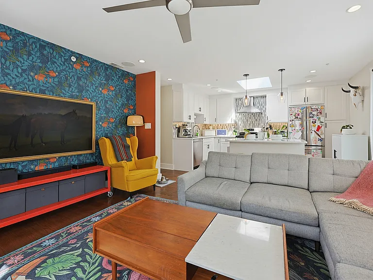 13 Ruthven St #3 — Photo 4