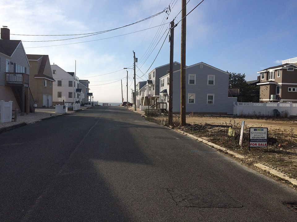 2nd image of 28 Mea Ln