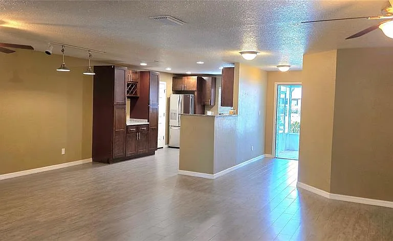4743 Larchmont Ct — Photo 13