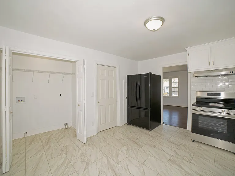 305 Hickory Ave SW — Photo 3