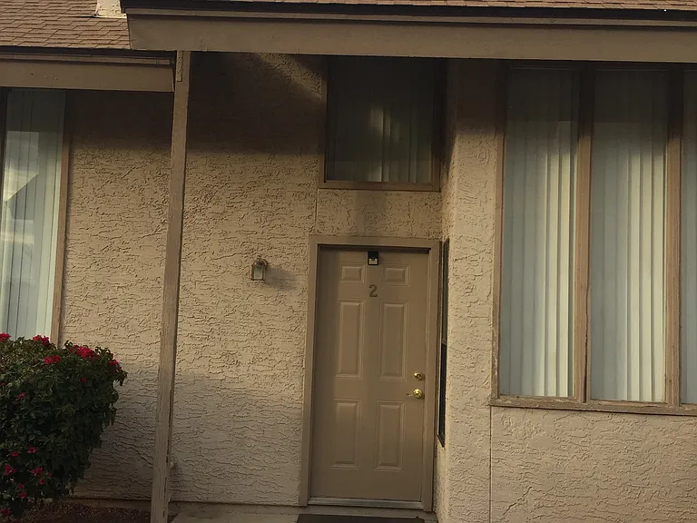 4240 N Longview Ave #2 — Photo 3