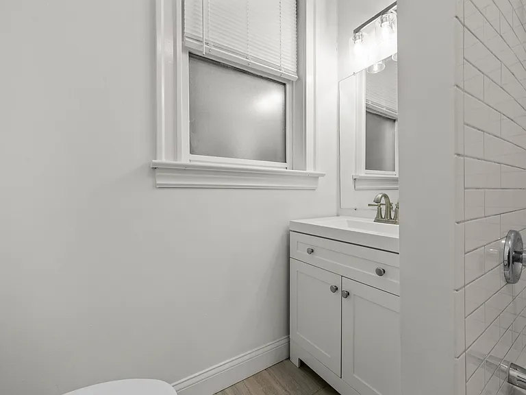5744 Pershing Ave #1E — Photo 13