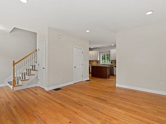 5th image of 72 River St #72