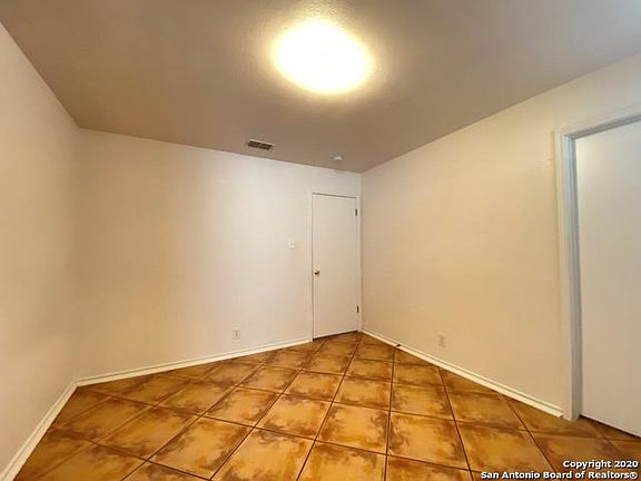 5th image of 4706 Crestwood Hill Dr