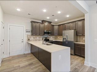 613 Herndon Pkwy #613, Herndon, VA 20170