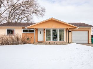 915 Wilkes Dr, Green River, WY 82935
