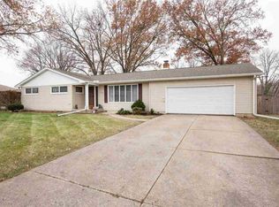 2118 Olympia Dr, Bettendorf, IA 52722