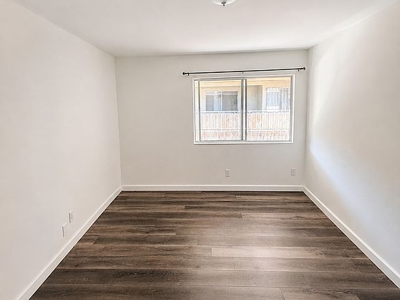 5th image of 901 Victor Ave